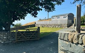 Bay View Shepherds Hut With Hot Tub